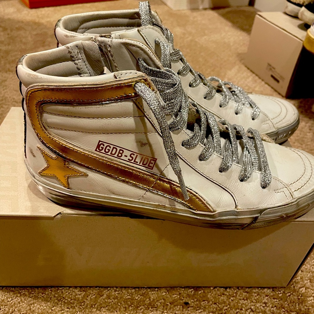 Golden goose slides size 39. Comes with box and dust bag. Excellent condition.